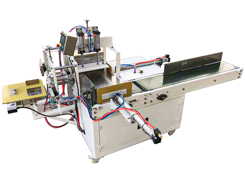 Extractable cotton soft towel folding machine